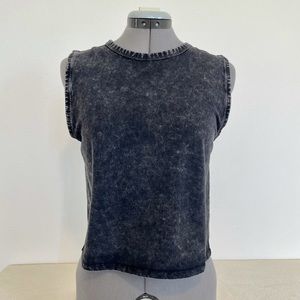 Cropped, faded tank top. Fitted size L